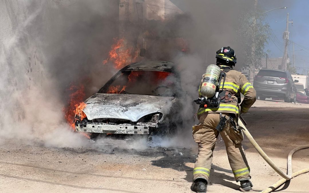 Galería: Incendio de vehículo atendido por Bomberos CSL