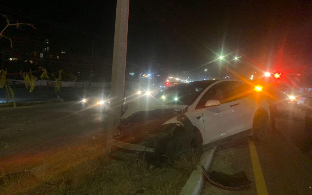 Atiende Bomberos accidente vial con vehículo eléctrico