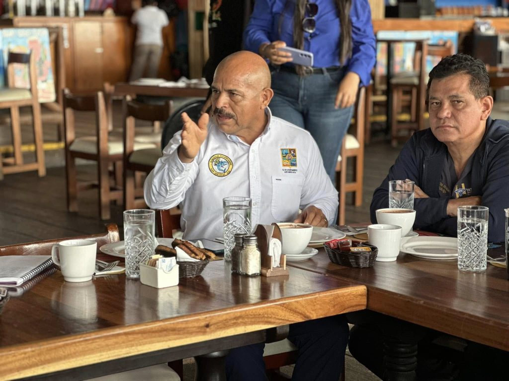 Comandante del H. Cuerpo de Bomberos de Cabo San Lucas, Juan Antonio Carbajal Figueroa.