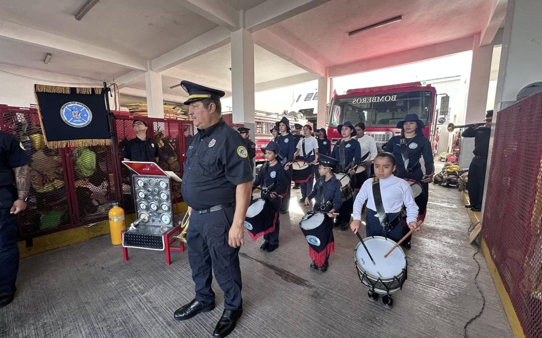 Bomberos celebra aniversario de la Banda de Guerra Rhinos
