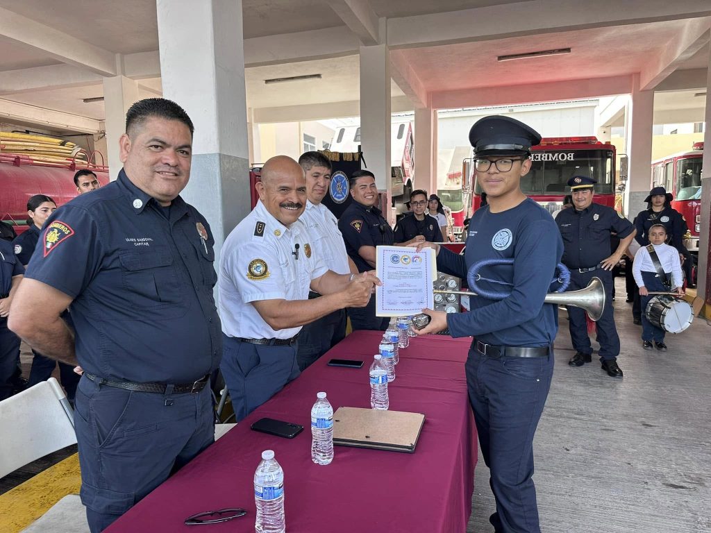 Banda de Guerra Rhinos Bomberos CSL