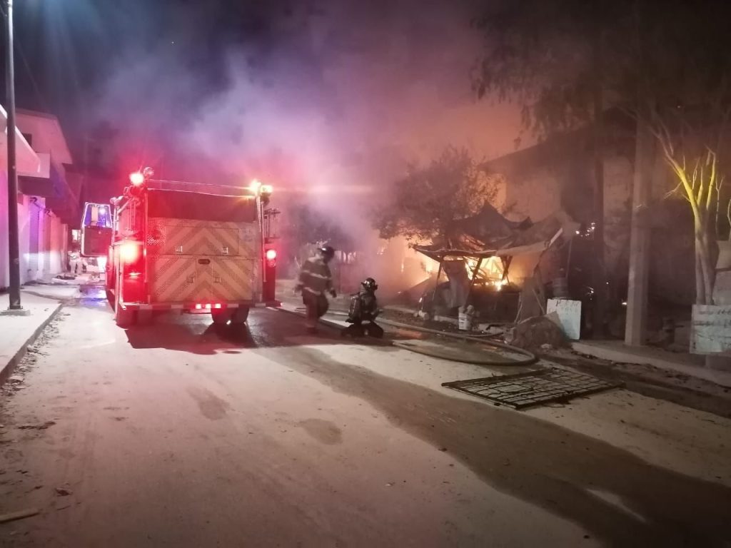 Maquina 69 atendiendo emergencia por incendio.