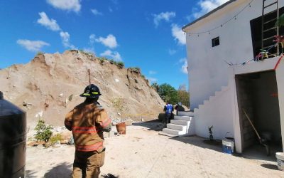 Atiende Bomberos CSL derrumbes ocasionados por lluvias de Lorena